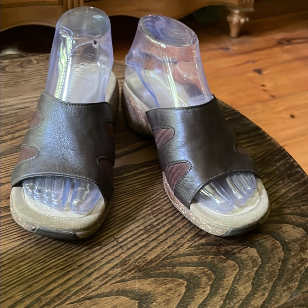Merrell Brown Sandals Comfortable Leather Footwear